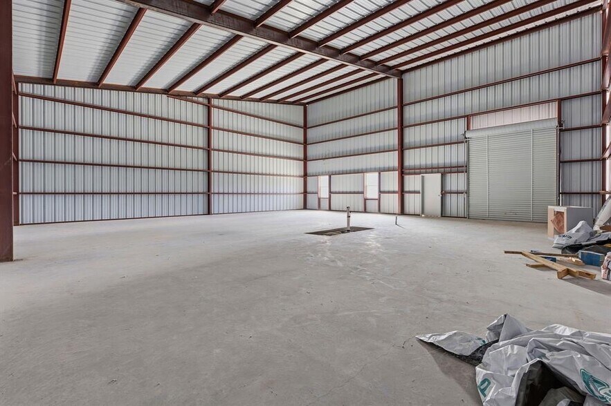More Photos Of 10200 Darden Hill Rd, Austin Flex For Sale