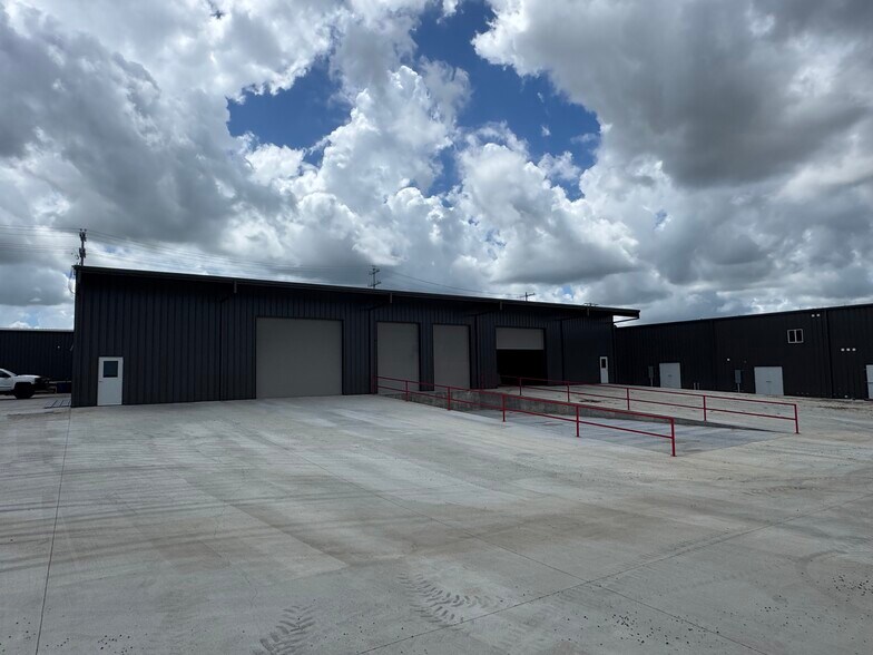 More Photos Of 450 Hwy 290 E, Elgin Light Distribution For Lease