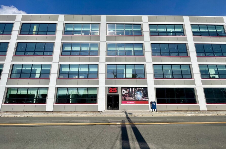 More Photos Of 25 Van Zant St, Norwalk Light Manufacturing For Lease