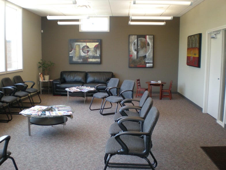More Photos Of 6621-6627 Centerville Business Pky, Dayton Medical For Lease