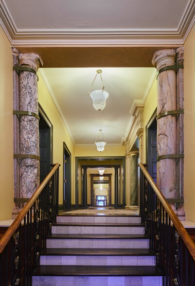 More Photos Of 660 N Rush St, Chicago Office Residential For Sale