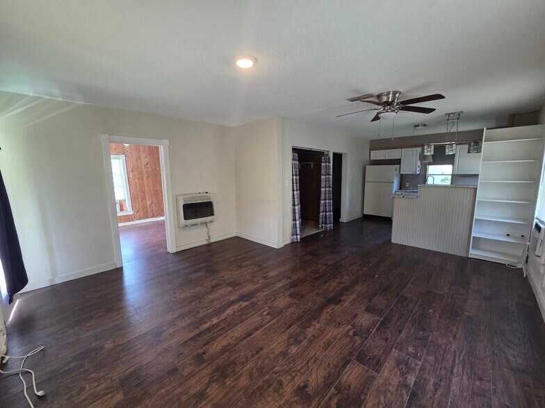 More Photos Of 531 N Main St, Joshua Office Residential For Sale
