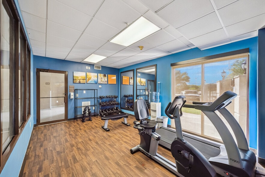 More Photos Of 11050 Southwest Fwy, Houston Hotel For Sale