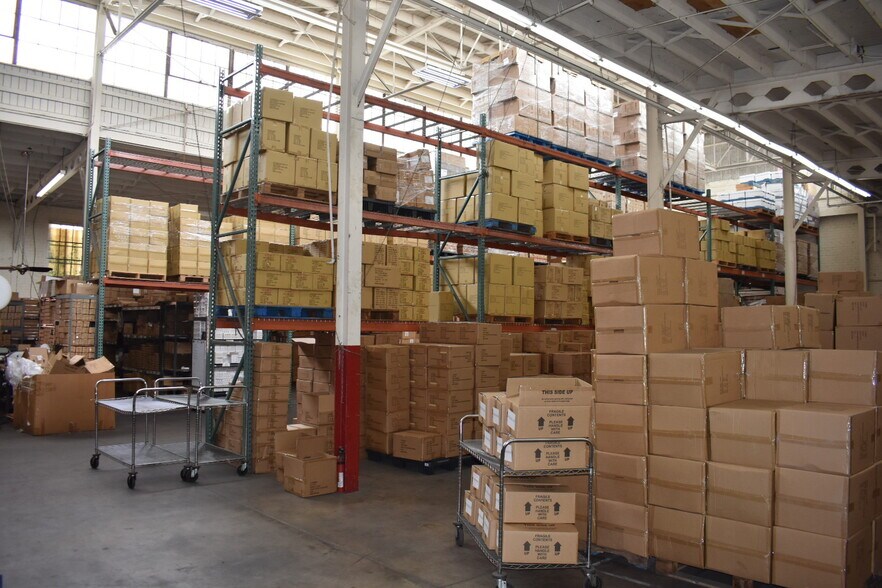 More Photos Of 851 E 60th St, Los Angeles Warehouse For Sale