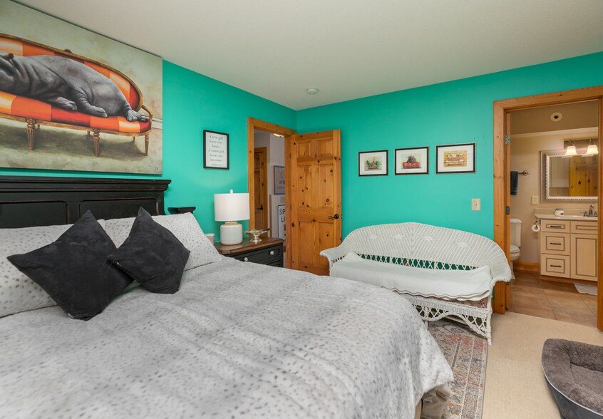 More Photos Of 1127 N Lakeshore Dr, Lake City Hotel For Sale