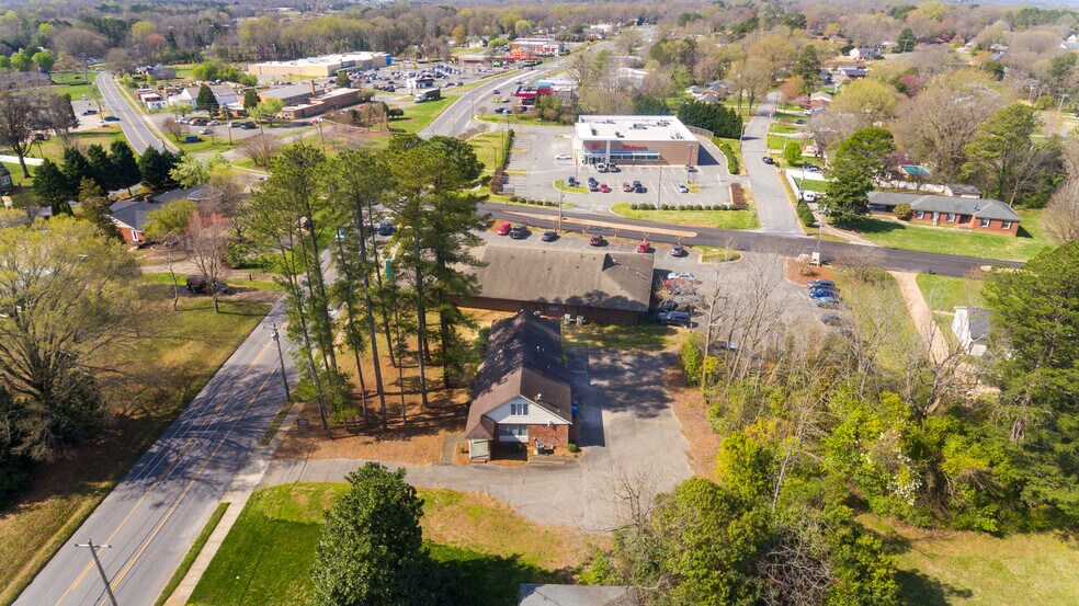 More Photos Of 810 W King St, Kings Mountain Office For Sale