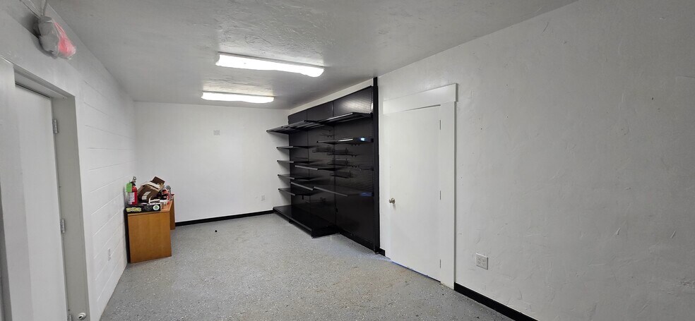 More Photos Of 6109 S I 35 Service Rd, Oklahoma City Flex For Lease