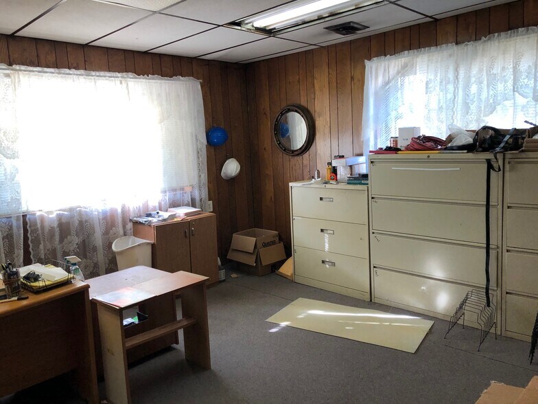 More Photos Of 800 Kennedy Blvd, Somerdale Distribution For Lease