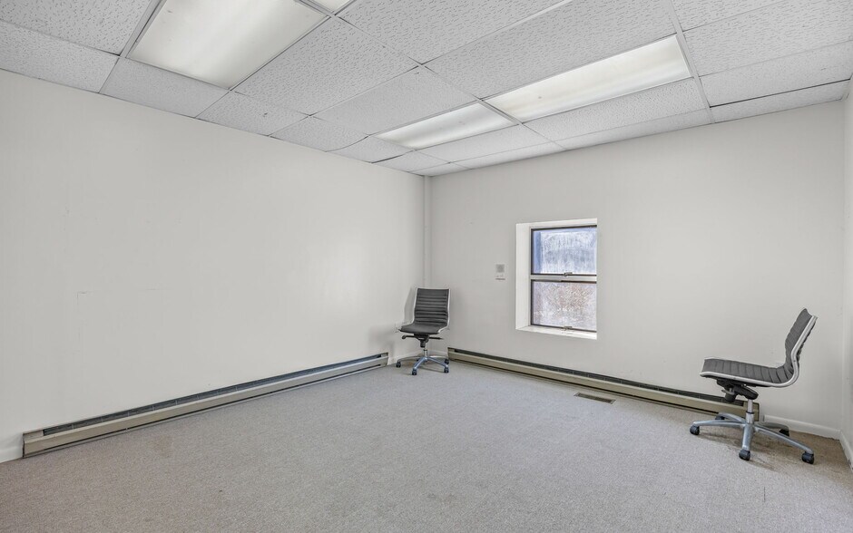 More Photos Of 105 S First Colonial Rd, Virginia Beach Flex For Sale