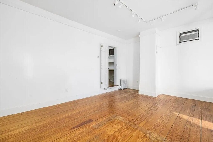 More Photos Of 138 Spring St, Newport General Retail For Sale