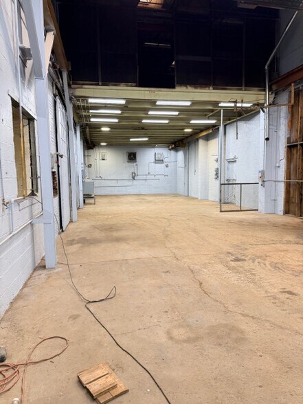 More Photos Of 595 Meadow Ave, Washington Warehouse For Lease