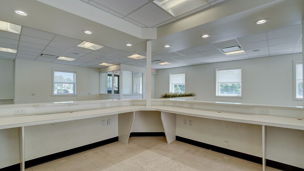 More Photos Of 2 Kings Hwy, Middletown Medical For Lease