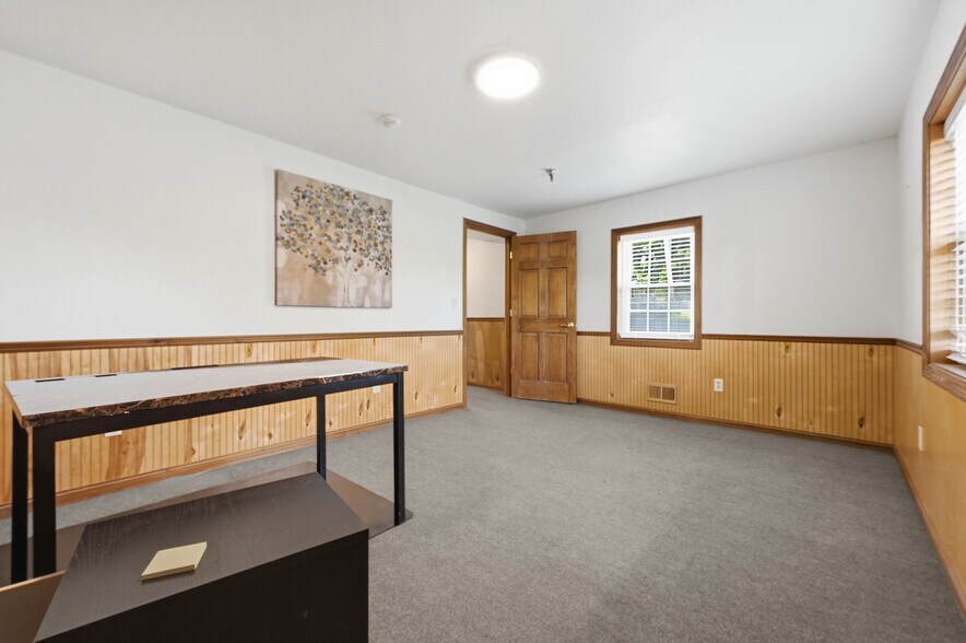 More Photos Of 101 Burtner Rd, Butler Office For Sale