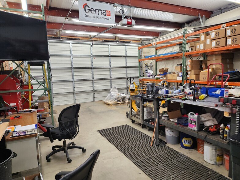 More Photos Of 11480 Cherokee St, Northglenn Warehouse For Lease