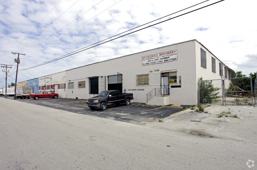 More Photos Of 1435-1495 E 11th Ave, Hialeah Warehouse For Lease