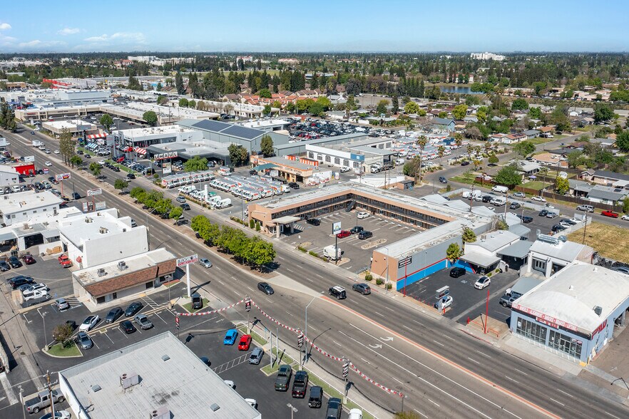 More Photos Of 6090 N Blackstone Ave, Fresno Hotel For Sale