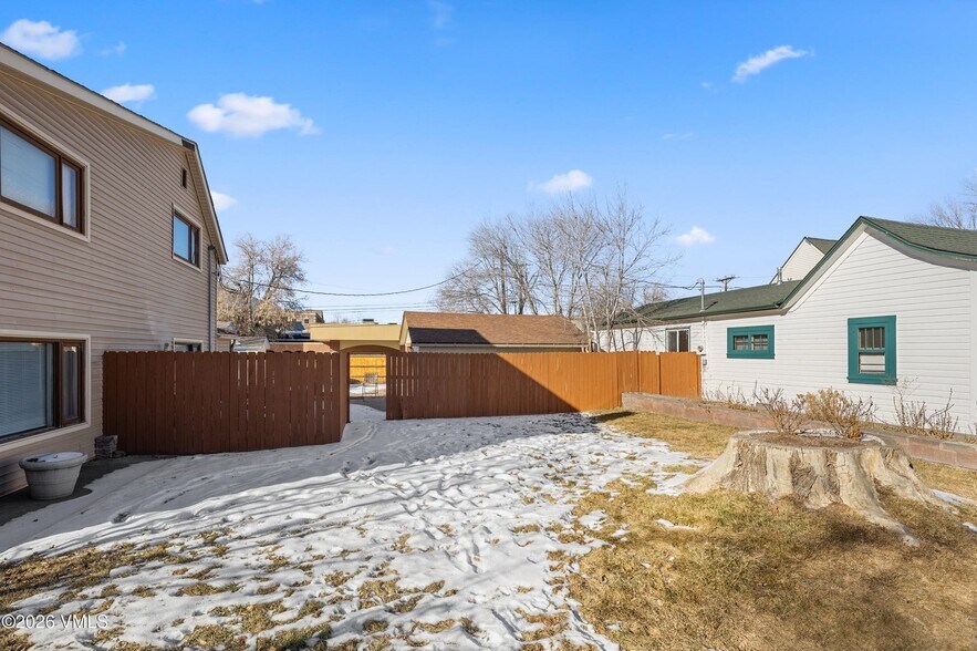 More Photos Of 215 Capitol Street, Eagle Land For Sale