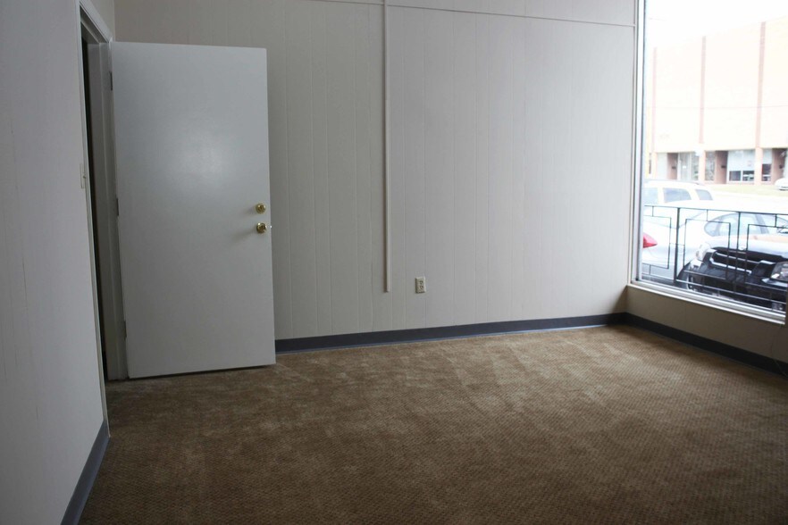 More Photos Of 201-207 N Boone St, Johnson City Office Residential For Lease