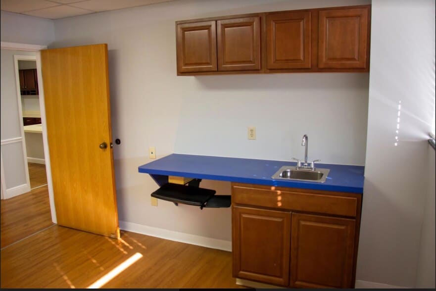 More Photos Of 1700 SE Hillmoor Dr, Port Saint Lucie Medical For Lease