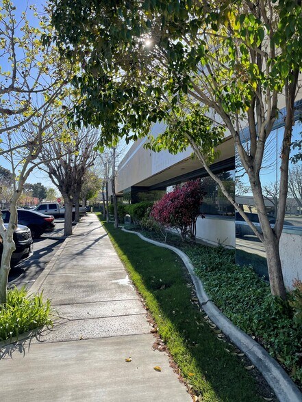 More Photos Of 44300 Lowtree Ave, Lancaster Office For Sale