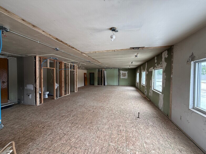 More Photos Of 10906-10910 US 24, Fort Wayne General Retail For Lease