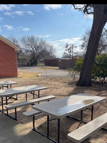 More Photos Of 417 W Wall St, Grapevine Office For Lease