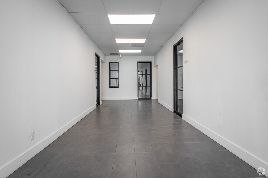 More Photos Of 3330 Audley St, Houston Storefront Retail Office For Sale