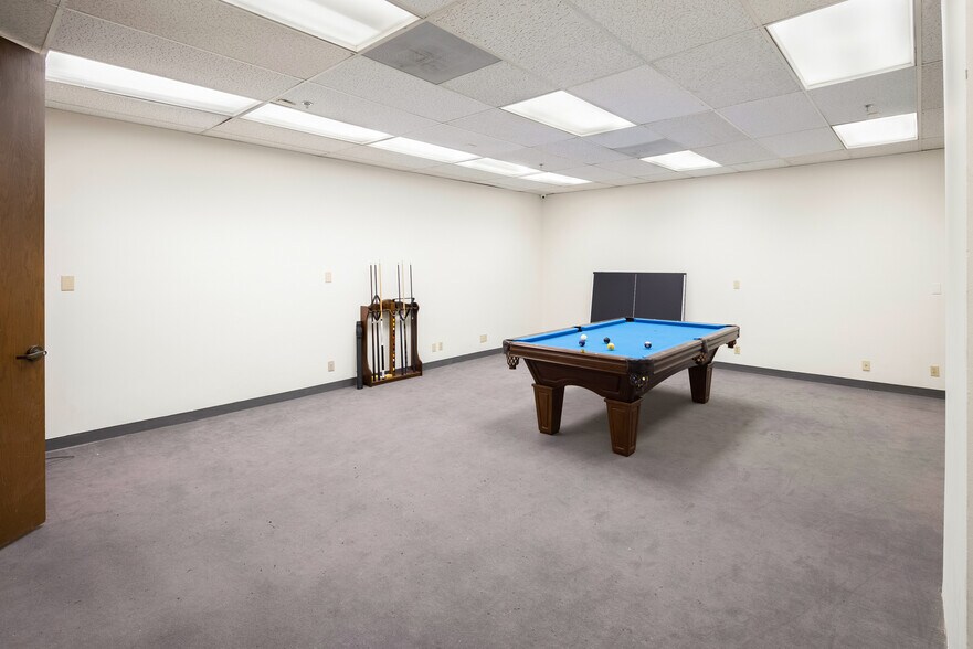 More Photos Of 20500 Nordhoff St, Chatsworth Research And Development For Sale