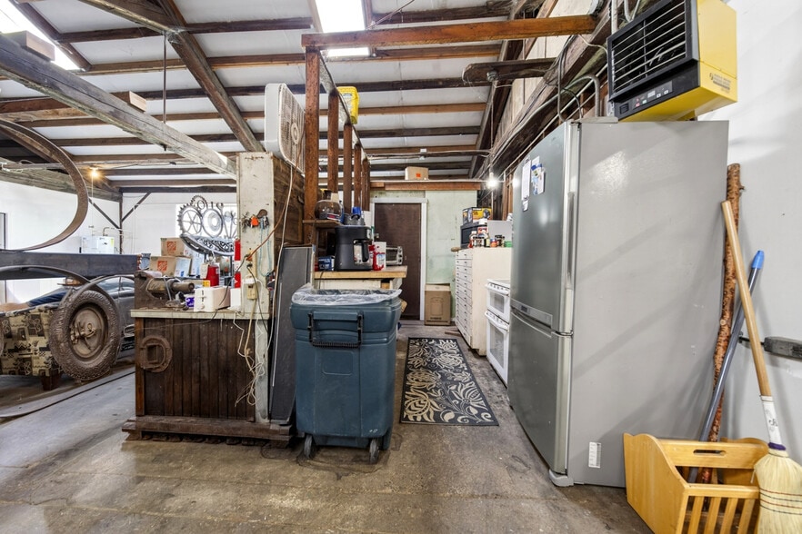More Photos Of 77231 Highway 101, Gardiner Storefront Retail Residential For Sale