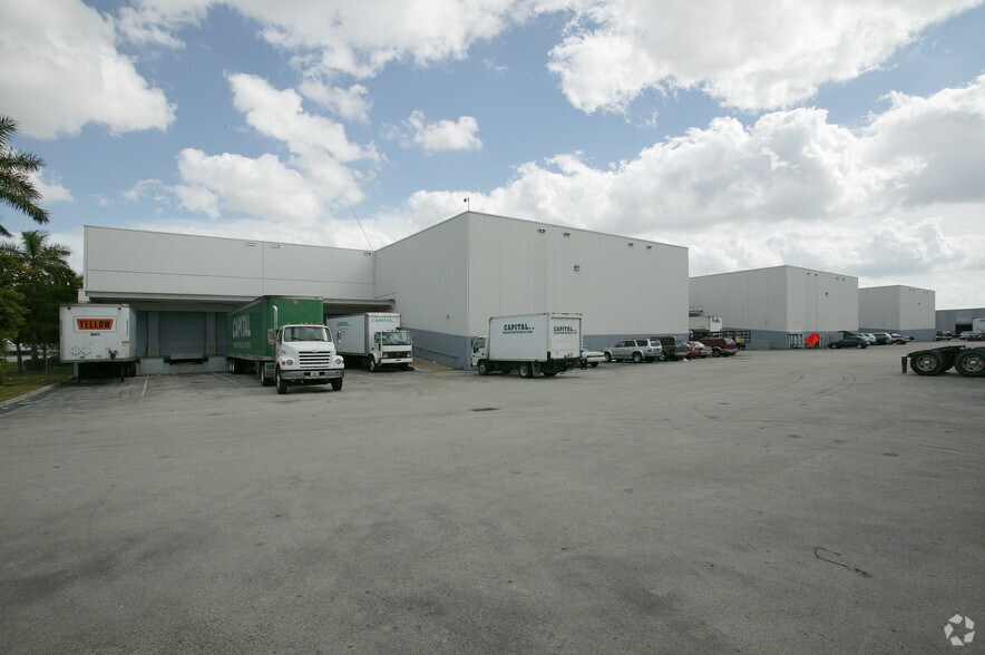 More Photos Of 3520-3560 NW 72nd Ave, Miami Warehouse For Lease
