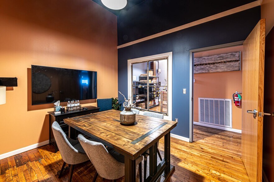 More Photos Of 16 Emory Pl, Knoxville Office Residential For Sale