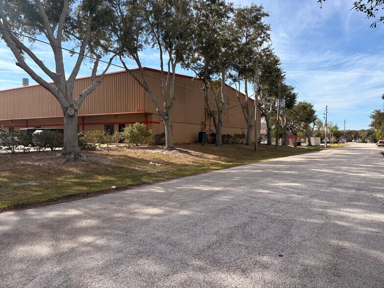 More Photos Of 400 Central Park, Sanford Warehouse For Sale