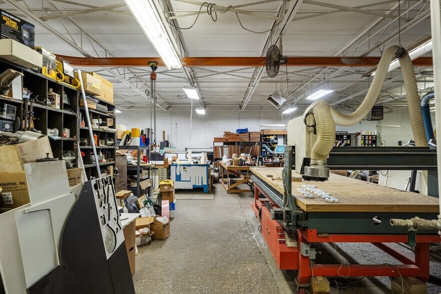 More Photos Of 73 W Walton Blvd, Pontiac Manufacturing For Sale