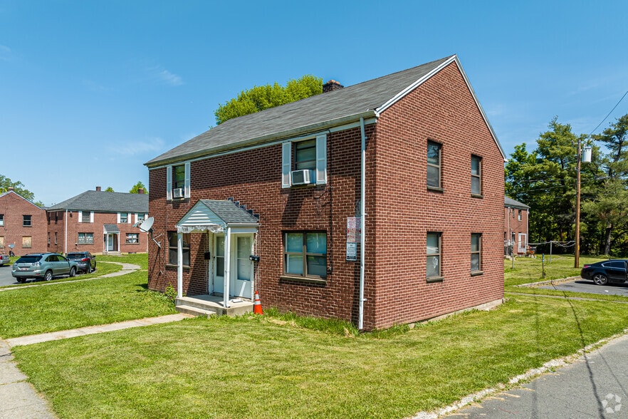 More Photos Of 35 Woodland Dr, Hartford Apartments For Sale