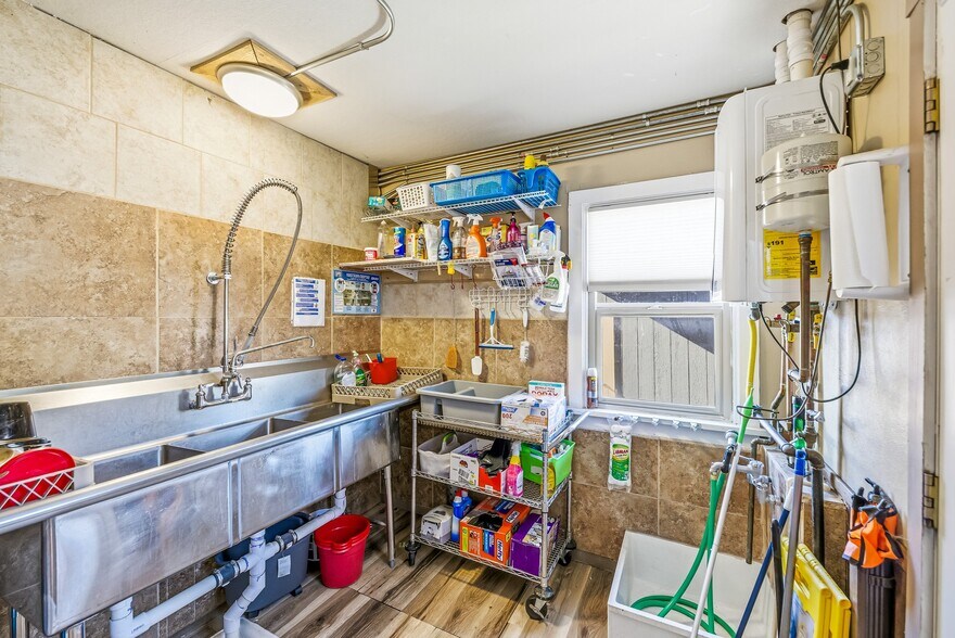 More Photos Of 1047 N 1st St, Montrose Office For Sale