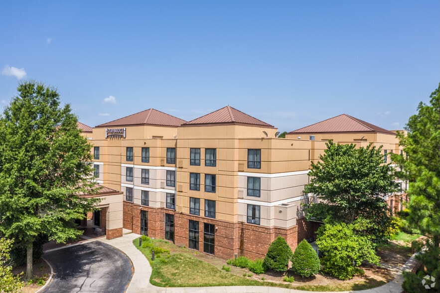 More Photos Of 1070 Ridge Lake Blvd, Memphis Hotel For Sale