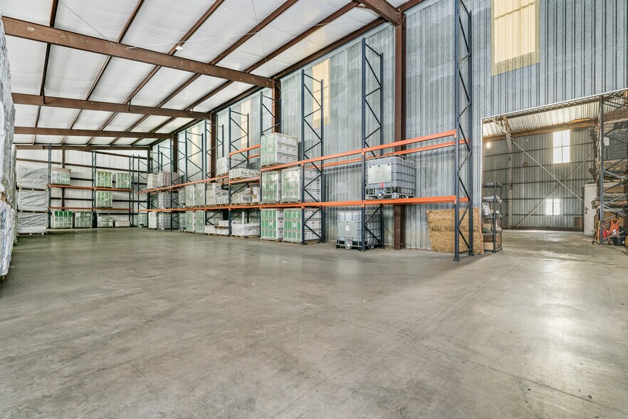 More Photos Of 11616 Tanglewood Rd, Amarillo Office For Sale