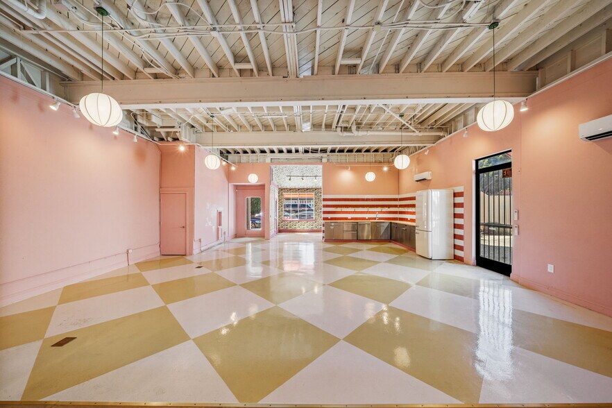More Photos Of 1020-1024 S Robertson Blvd, Los Angeles Freestanding For Lease