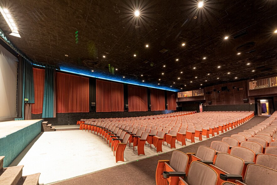 More Photos Of 14948 Crenshaw Blvd, Gardena Movie Theatre For Sale