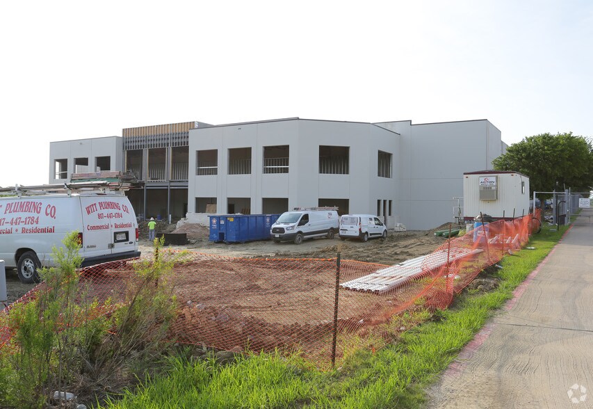 More Photos Of 5260 Valley View Ln, Irving Industrial For Lease