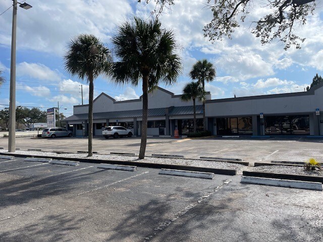 More Photos Of 25000-25028 US Highway 19 N, Clearwater Daycare Center For Lease