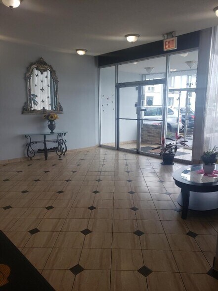 More Photos Of 2080 Mannheim Rd, Northlake Hotel For Sale