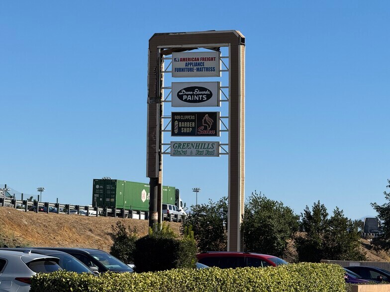 More Photos Of 2401-2455 S Vineyard Ave, Ontario Storefront For Lease