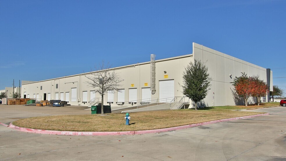 More Photos Of 3423 N Sam Houston Pky W, Houston Unknown For Lease