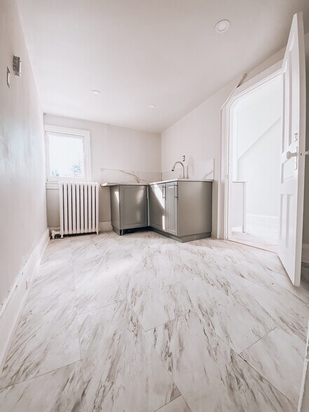 More Photos Of 2722 Yonge St, Toronto General Retail For Sale