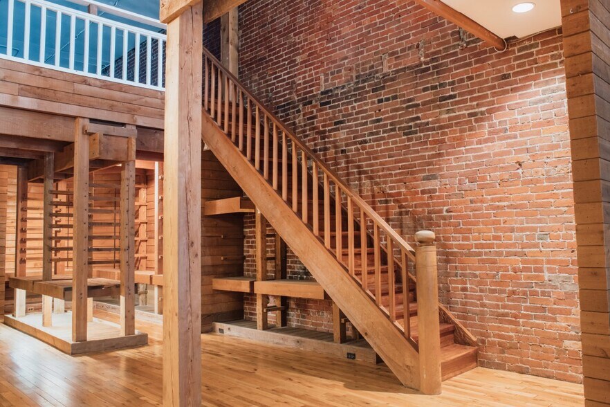 More Photos Of 23 E Pender St, Vancouver Storefront Retail Office For Sale