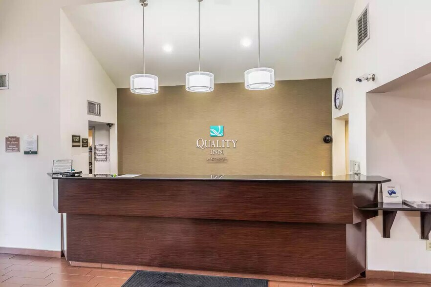 More Photos Of 2855 Old Austin Peay Hwy, Memphis Hotel For Sale