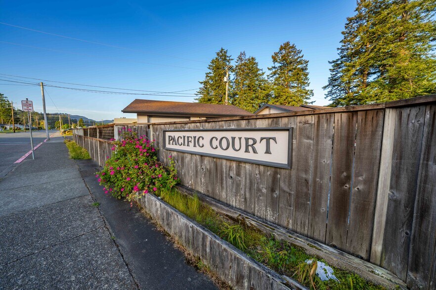 More Photos Of 542 Pacific Ave, Brookings Multifamily For Sale