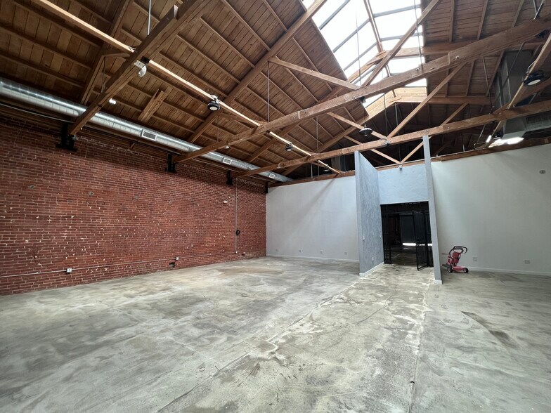 More Photos Of 1228 S Flower St, Los Angeles Light Manufacturing For Lease
