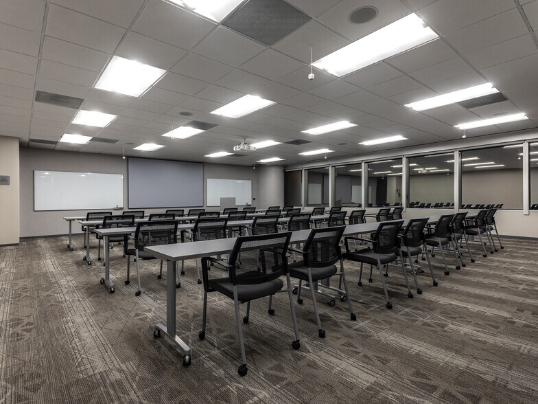 More Photos Of 24 Greenway Plz, Houston Office For Lease
